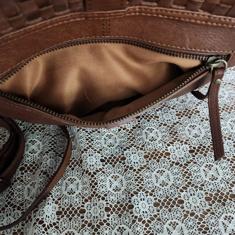 Rehard Italy Brown Leather Crossbody with Basket Weave Flap - Picture 12 of 16